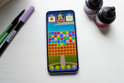 …klickst du dich bei Royal Match problemlos durch kurzweilige Levels.