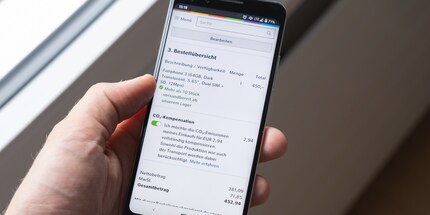 Lors du passage en caisse, il suffit d’appuyer sur un bouton pour compenser l’achat.