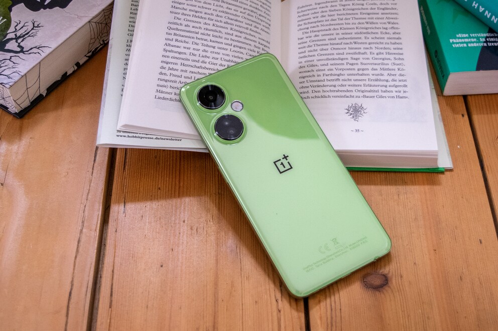 Das Kunststoffgehäuse des OnePlus Nord CE 3 Lite 5G macht mitunter den günstigen Preis aus, gefällt mir optisch aber ganz gut.