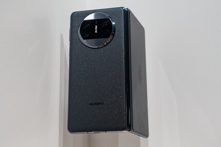 The Foldable in black.