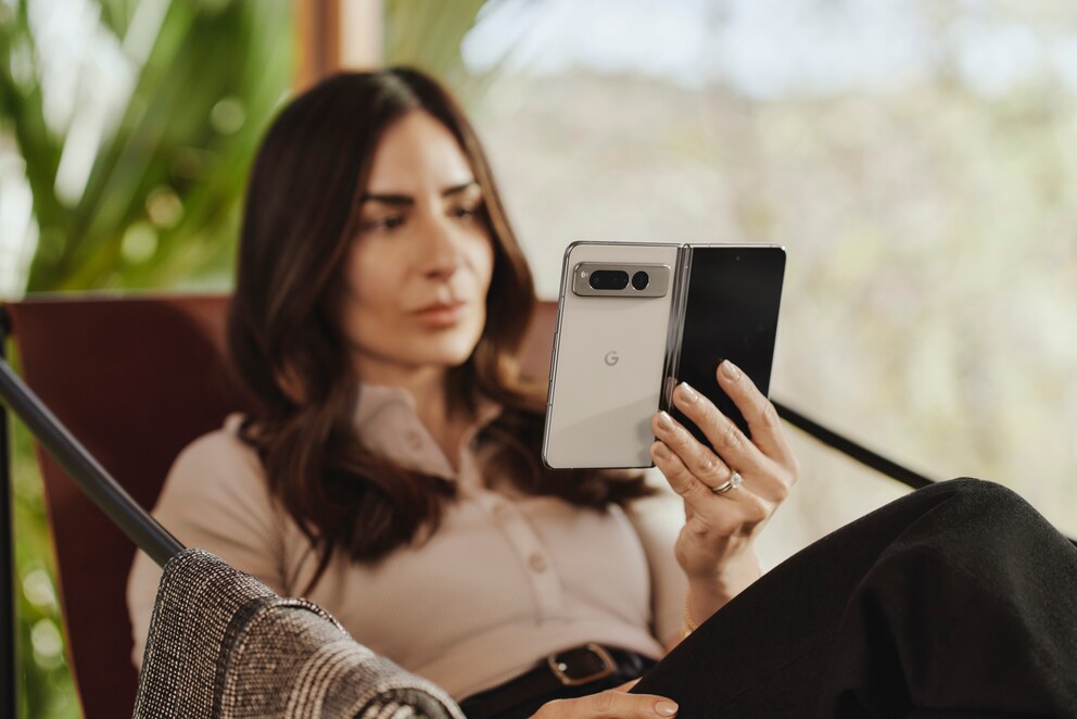 Aufgeklappt wird das Pixel Fold zum kleinen Tablet.