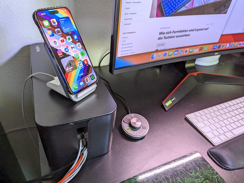 J’utilise la grande surface supérieure de la boîte pour le chargeur sans fil.