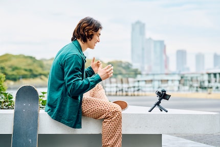 Questo è il gruppo target della Sony ZV-1 II: i principianti del vlogging che vogliono più opzioni e controllo di quanto non offra uno smartphone.