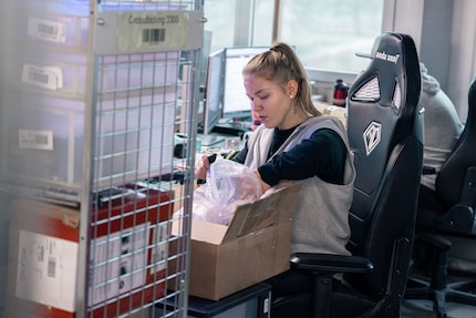A Digitec Galaxus employee examining a return.