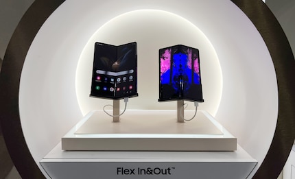 Fold smartphones up to 360 degrees.