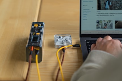 Avec la Storm 2, je charge tout, des écouteurs à l'ordinateur portable - jusqu'à trois appareils en même temps.