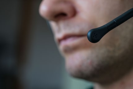 Für ein Ansteckmikro klingt jenes des Stealth Pro gut.