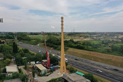 Nell'estate del 2021, la prima torre di telecomunicazioni in legno d'Italia è stata costruita vicino a Milano sulla trafficata autostrada A51.