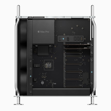 Modular ist ein dehnbarer Begriff: Wie bei jedem Computer mit Apple Silicon Chip, sind auch im Mac Studio CPU, GPU und RAM auf einem einzigen Chip integriert und lassen sich nicht austauschen. Als einzige Erweiterungsmöglichkeit sind die PCI-E-Slots geblieben.