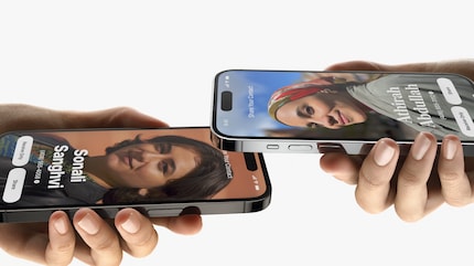 È già stato fatto in passato: tenere gli smartphone vicini per scambiare i dati dei contatti.