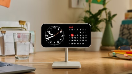 In modalità standby, l'iPhone diventa una sveglia, tra le altre cose.