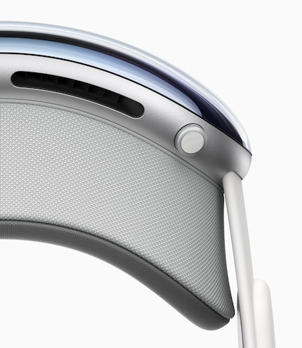 Just like on the Apple Watch, the dial is called «Digital Crown».