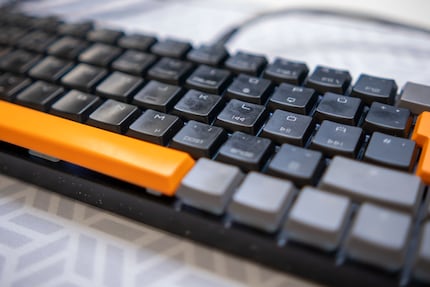 Die fettigen Fingerabdrücke auf den Keycaps sorgen bei mir für Brechreiz und nein: Ich habe vorher keine Chips gefuttert.