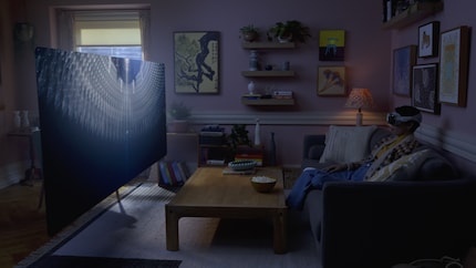 Sieht auf den ersten Blick cool aus, hat aber auf den zweiten zu viele Nachteile: Die Vision Pro als Heimkino.