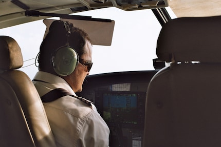 L’autofocus de mon appareil Sony aurait détecté le visage du pilote en une fraction de seconde et fait la mise au point dessus... Mais avec le Canon manuel, rien que cette opération me fait déjà transpirer.