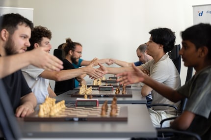 Ein Handshake vor der Partie gehört zum guten Ton.