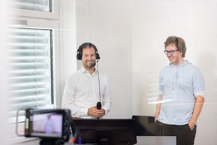 GM Yannick Pelletier interviewt die Gewinner der Partien.