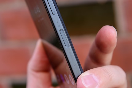 Der Powerbutton bietet mehr Funktionen als bei anderen Smartphones.