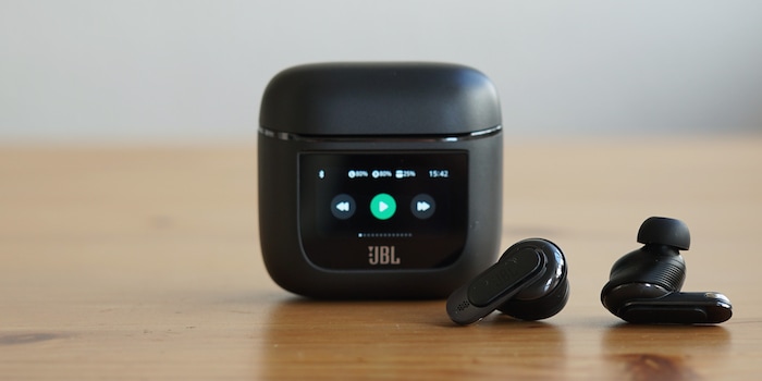 JBL Tour Pro 2 what headphones with a display can do Digitec