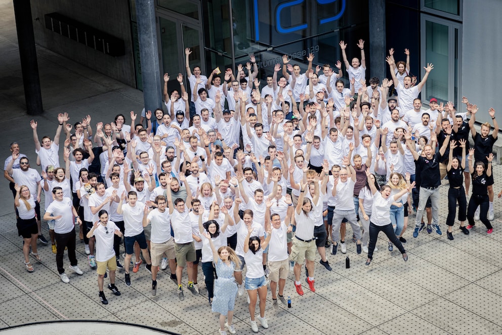 Riuniti per l'«Hackfest»: i collaboratori e le collaboratrici di Digitec Galaxus che ogni giorno fanno funzionare il negozio e lo migliorano costantemente.