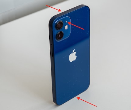 An diesen Stellen hat das iPhone Mikrofone.