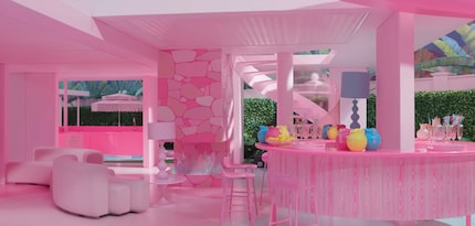 Inspired by Pierre Paulin's «Amphis» grand canapé, Barbie can let her imagination run wild with this modular sofa..