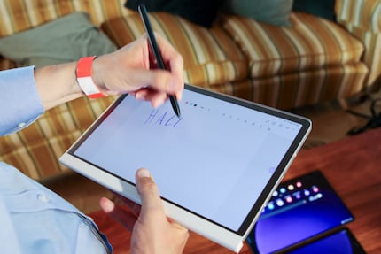 Avec des applications personnalisées, un stylet S Pen variable et une feuille de papier «» , la Tab S9 doit être un bloc-notes numérique.
