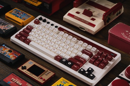 Red instead of grey: the Famicon design