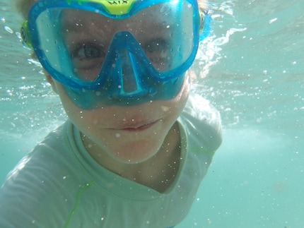 Selfie sott'acqua. La qualità dell'immagine sotto l'acqua è quasi migliore di quella sopra l'acqua.