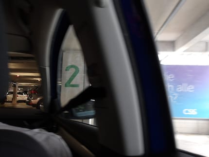Questo scatto nel parcheggio ha un suo perché.