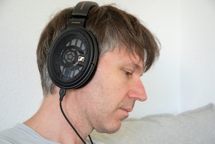 Ich finde den Sennheiser-Kopfhörer bequem.