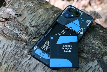 Eines der wenigen Smartphones, bei denen sich der Akku ohne Werkzeug herausnehmen lässt.