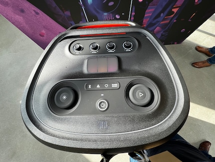 Il pannello di controllo presenta persino suoni da DJ.