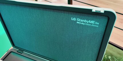 The sound system, which even supports Dolby Atmos, is built into the back of the case.