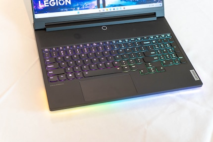 Le clavier a glissé vers le bas pour agrandir l'entrée d'air.
