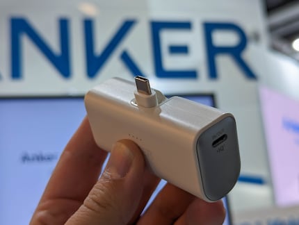 Le Nano Powerbank peut même être rechargé pendant que le smartphone est en charge.