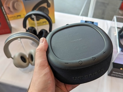 Urbanista Malibu : Enceinte Bluetooth pratique avec film solaire et étanche selon le classement IP67.