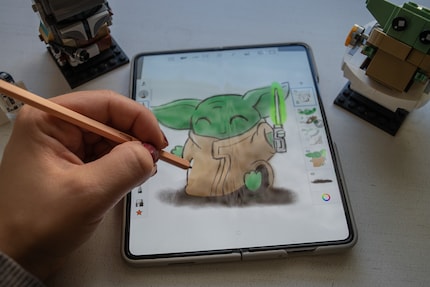 Avec le Galaxy Z Fold 5, je dessine où que je sois.