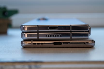 Mon Oppo Find X5 (en bas) comparé au Galaxy Z Fold 5.