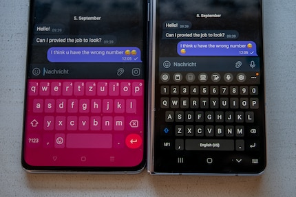 Le clavier de mon Oppo Find X5 à gauche est plus grand que celui du Samsung pliable à droite.