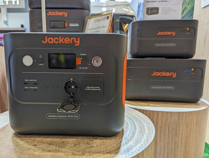 Jackery Explorer 1000 Plus with Battey Packs in the background.