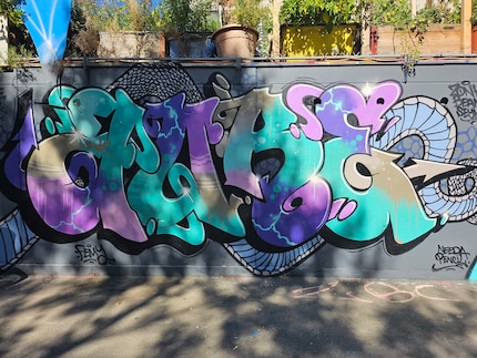 Pour un graffiti, les couleurs vives conviennent bien.