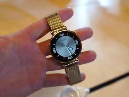 Le bracelet milanais en filigrane semble confortable et s'accorde bien avec le petit GT4.
