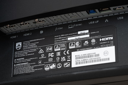 An Anschlüssen mangelt es nicht. Der Monitor ist eine veritable Docking-Station.