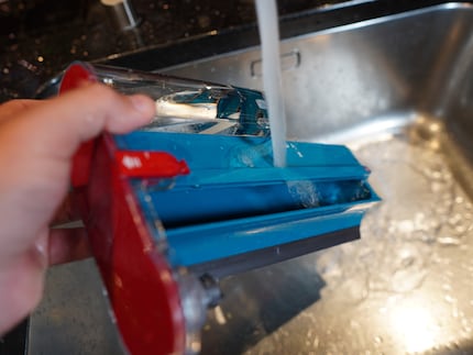 Vous pouvez facilement laver l'ensemble de l'accessoire, y compris le rouleau. 
