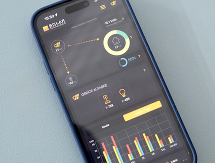 L’installation photovoltaïque sur le toit produit-elle actuellement plus d’électricité qu’elle n’en consomme ? L’application Solar Manager vous fournit les informations dont vous avez besoin.