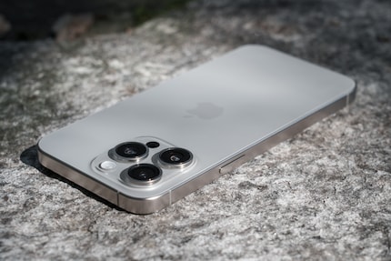 L'iPhone 15 Pro Max lit le capteur de la caméra principale en 5 millisecondes.