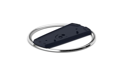 Der vertikale Standfuss mit schickem Ring ist separat erhältlich.