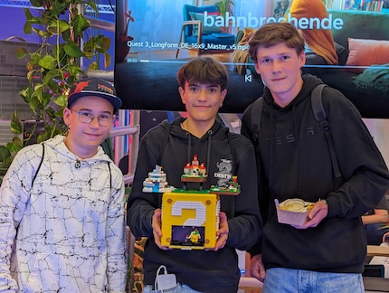 Die glücklichen Gewinner des Lego-Sets.