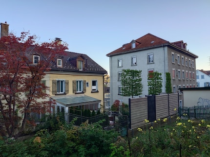 Der Automatik-Modus korrigiert den Himmel gleich selbst. Das Blau stimmt mit der Realität gut überein.